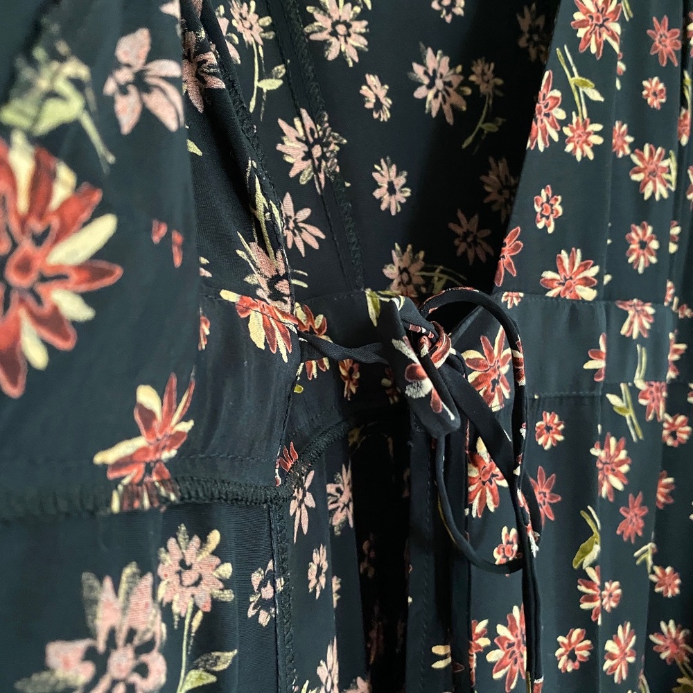 Tristan & Iseut I 90s I Floral Wrap Collared Mini Dress - Picture 13 of 16